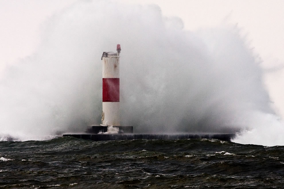 Artic-Blast-Ludington-South-Breakwater-Light.jpg