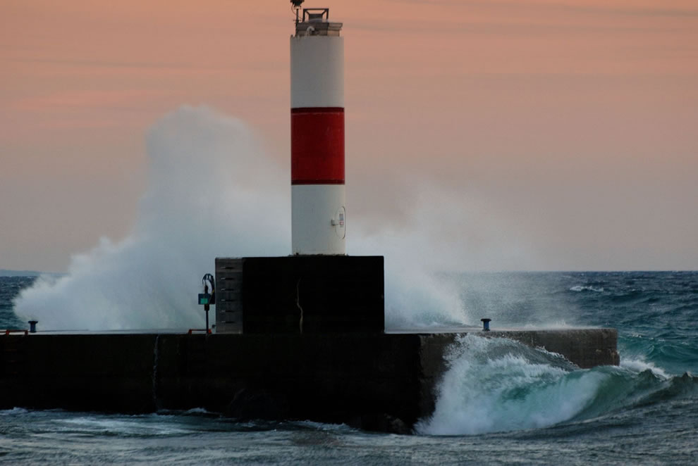 Frankfort-Breaker__-Lake-Michigan.jpg