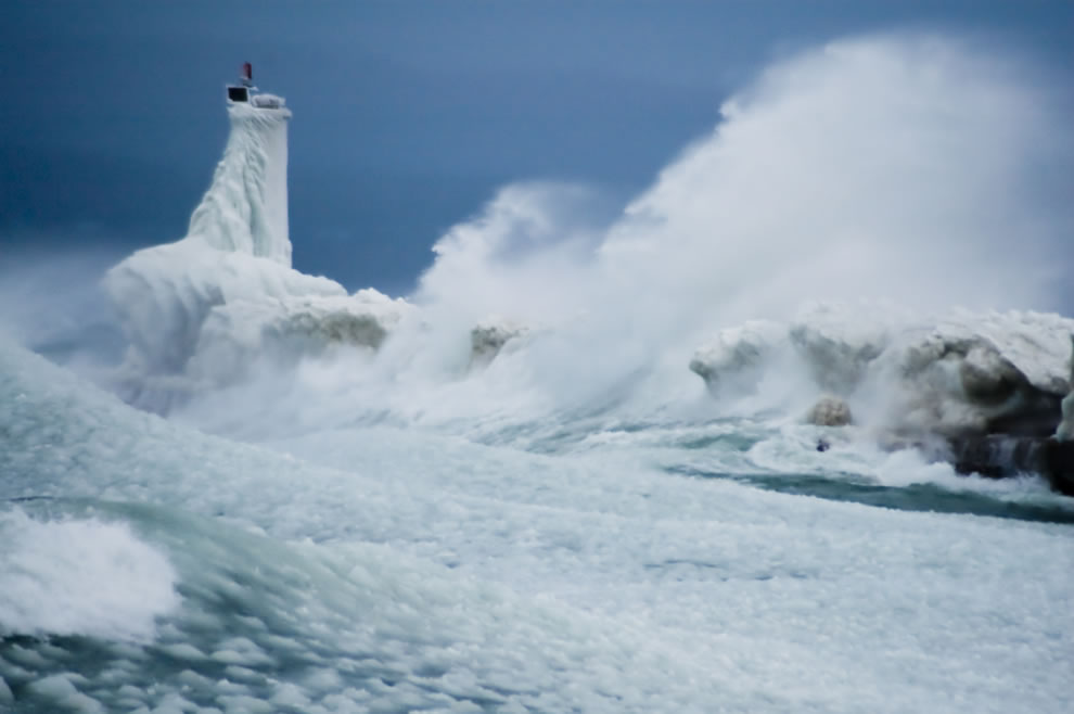 Furious-Lake-Michigan-Petoskey-waves-and-ice.jpg