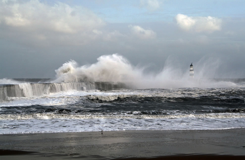 Hide-n-Seek-lighthouse-waves-pier.jpg