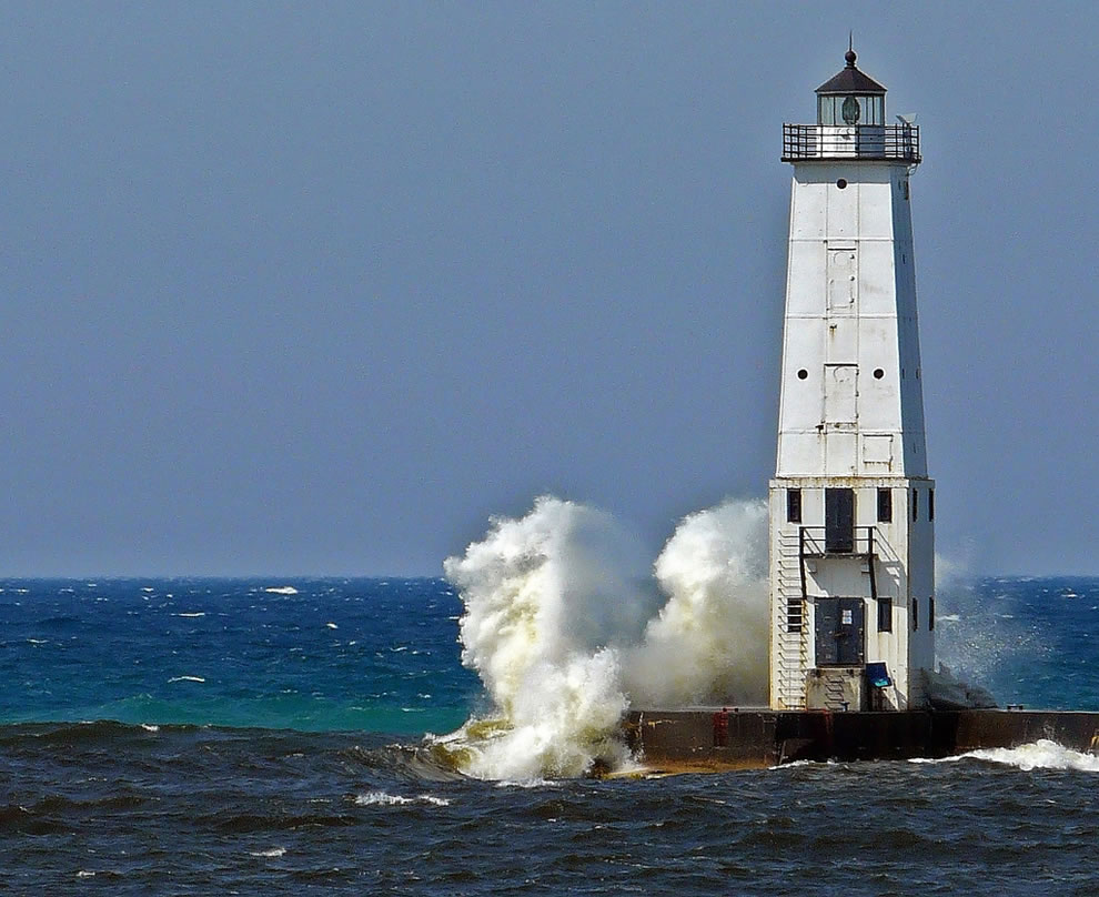 Lunchtime-at-the-Lighthouse-Frankfort-Michigan-lighthouse_-When-theres-a-strong-.jpg