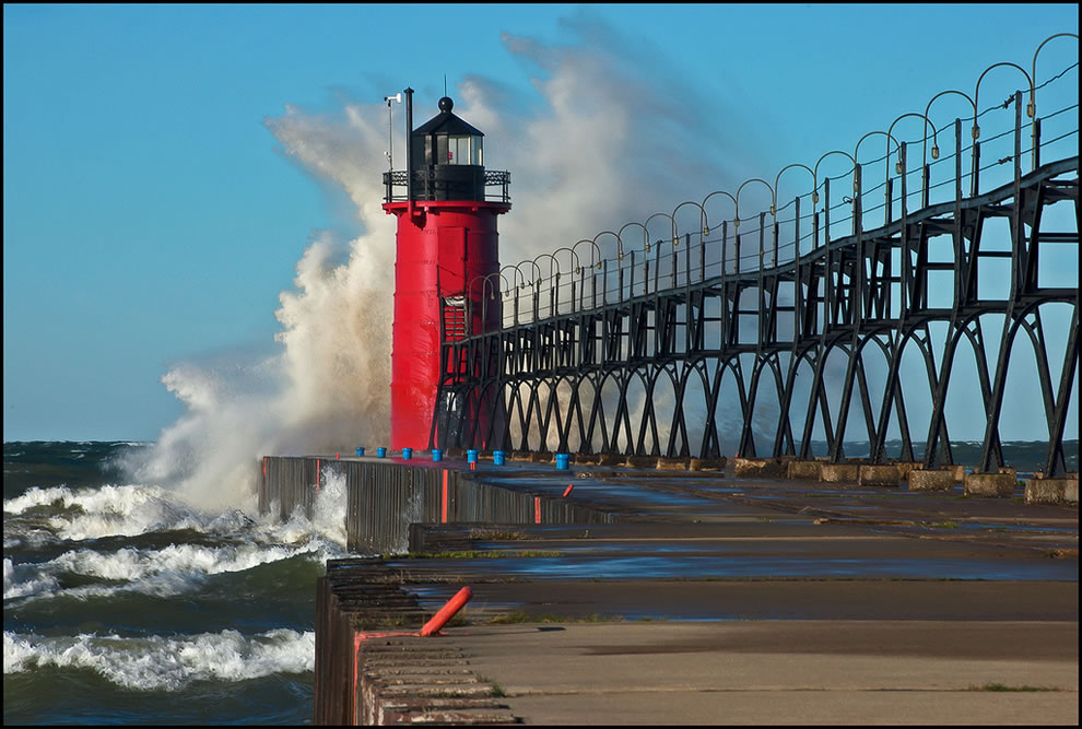 South-Haven-Pier-16-to-20-foot-waves.jpg