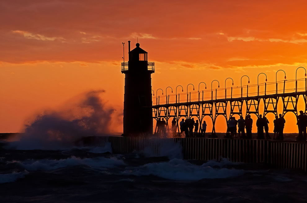 Watching-the-Waves-Gale-force-winds-at-South-Haven-Michigan-attract-visitors-to-.jpg