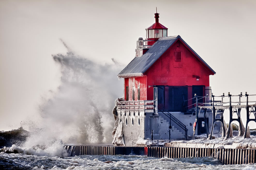Winter-Rage-Grand-Haven-Pier-Light.jpg