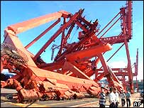 _39332394_cranes_203body_ap.jpg
