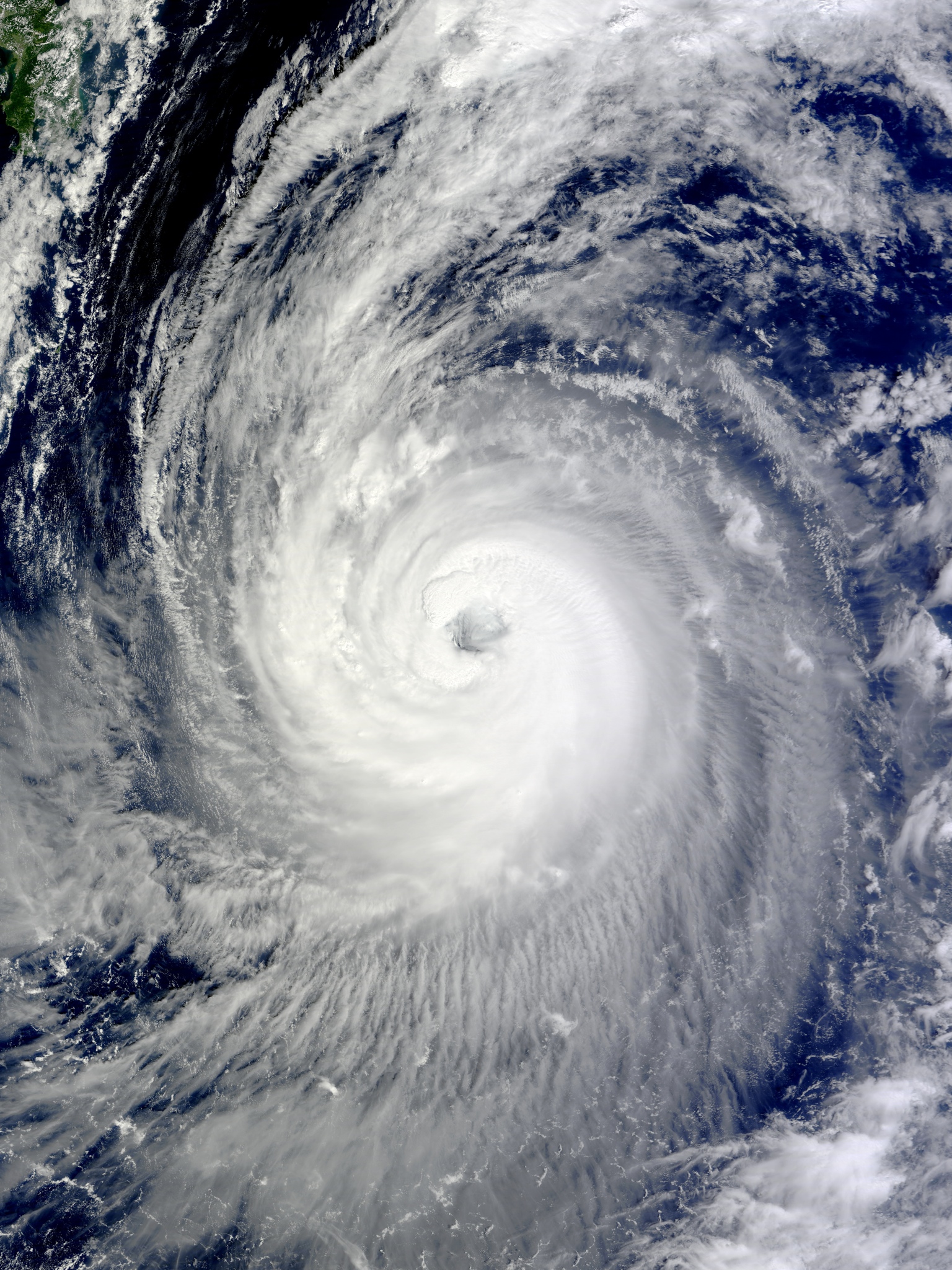 Phanfone 2014-10-03 0155Z.jpg