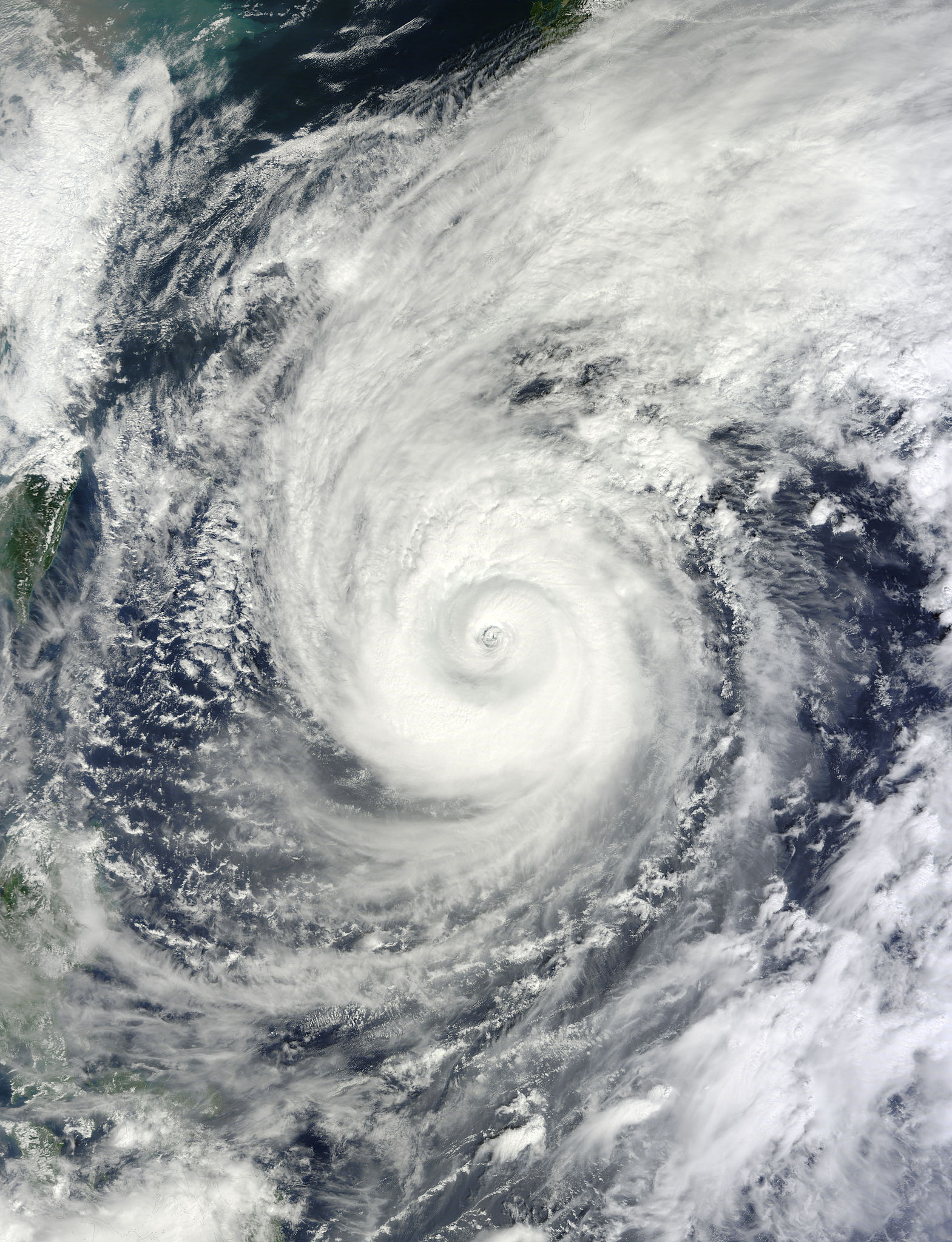 Vongfong_2014-10-10_0205Z.jpg