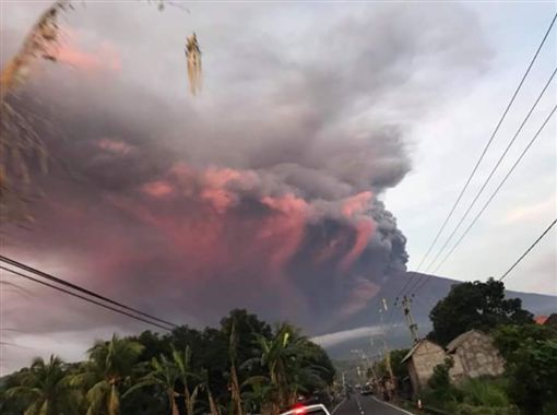 阿貢火山.jpg