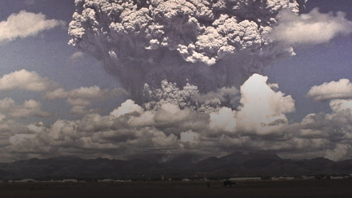 Mount-Pinatubo-eruption-no-text.png