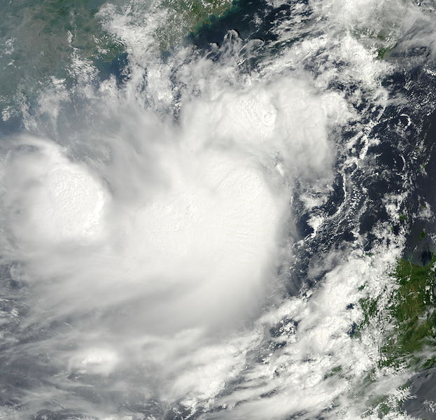 623px-Severe_Tropical_Storm_Lionrock_2010-08-31_0230Z.jpg