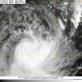 sm20110127_0000_goes11_x_vis1km_high_08PWILMA_105kts-944mb-244S-1743E_100pc.jpg