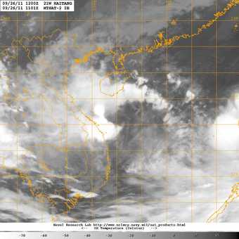 20110926_1101_mtsat2_x_ir1km_bw_21WHAITANG_30kts-1000mb-164N-1102E_100pc.jpg